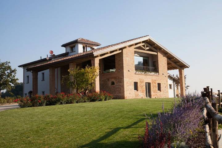 Appartamento per 2 persone, con Terrazza e Idromassaggio nonché Giardino e Piscina a Fidenza