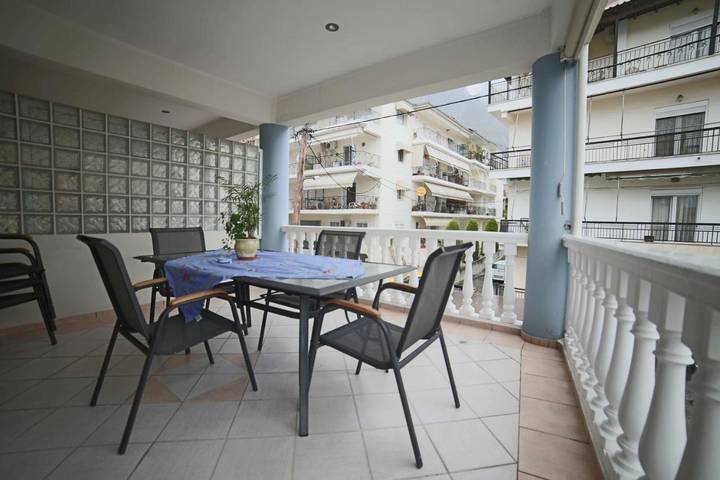 Gîte pour 9 personnes, avec Balcon ainsi que Terrasse et Vue dans Kalambáka