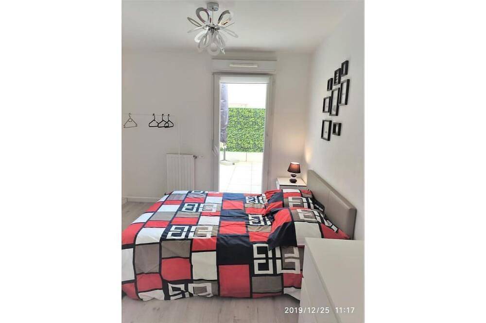 Apartamento entero, New condo, Quiet, Bright, Terrace, Free Parking in Romainville, Sena-Saint Denis