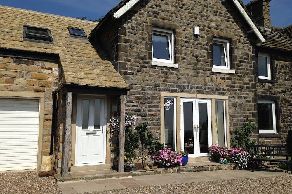 A home away from home in beautiful rural Yorkshire in Dunford, South Yorkshire