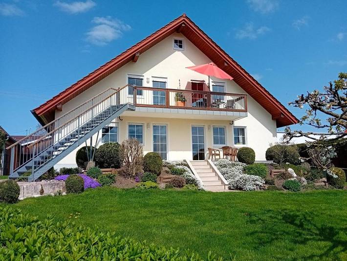 Ferienwohnung für 5 Personen, mit Balkon und Terrasse sowie Garten und Ausblick in Offingen - 2