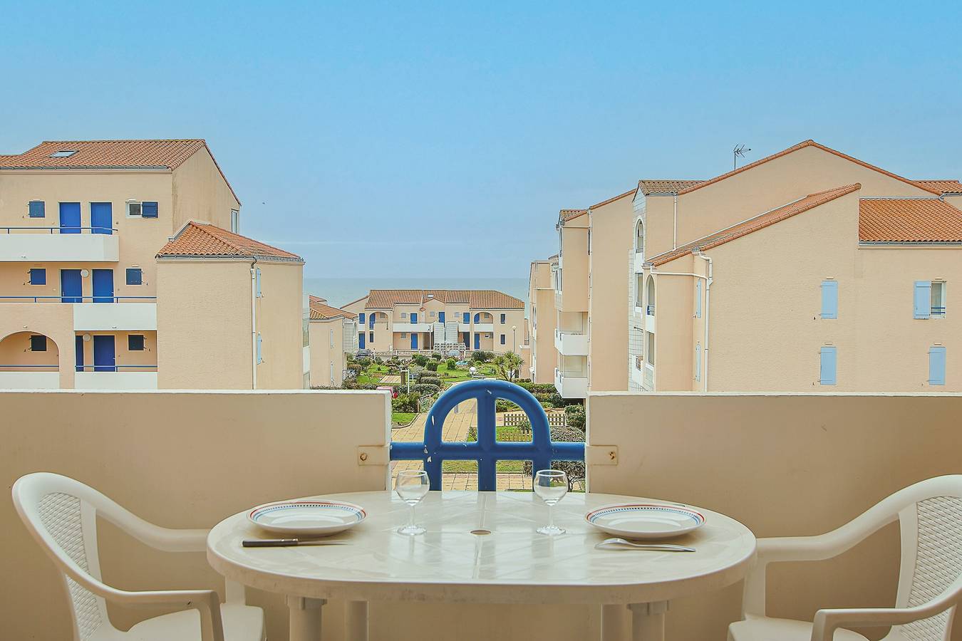 Ganze Wohnung, Ferienwohnung 'Apt Vue Mer - Balcon - Parking' mit Meerblick, Balkon und Wlan in Château-d'Olonne, Les Sables-d'Olonne