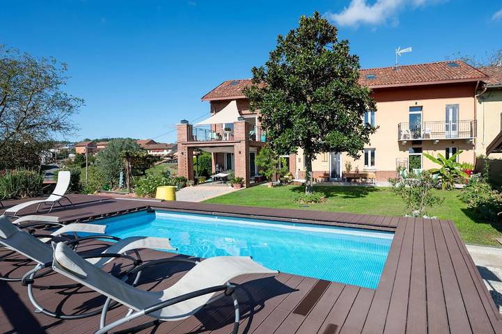 Location de vacances pour 10 personnes, avec jardin à San Damiano d'Asti