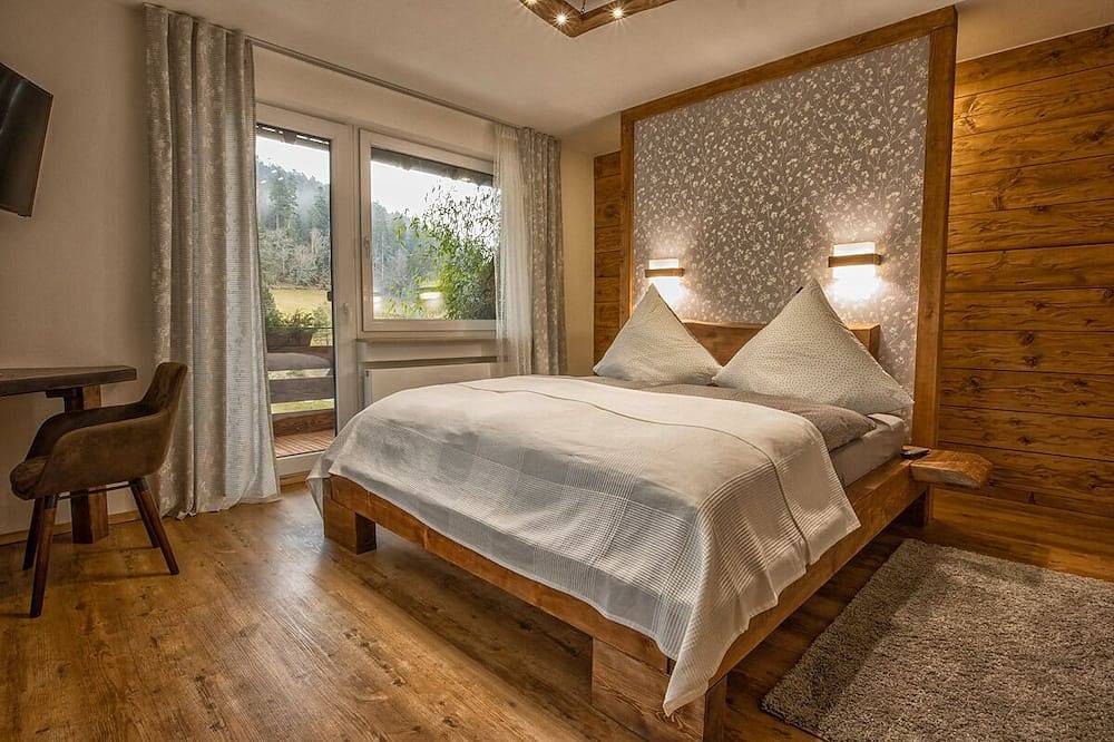 Ganze Wohnung, Exklusive Ferienwohnung im Ferienhaus Enzquelle in Enzklösterle, Nordschwarzwald