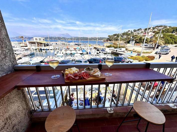 Gîte pour 4 personnes, avec vue et balcon dans Plage Des Oursinieres Le Pradet
