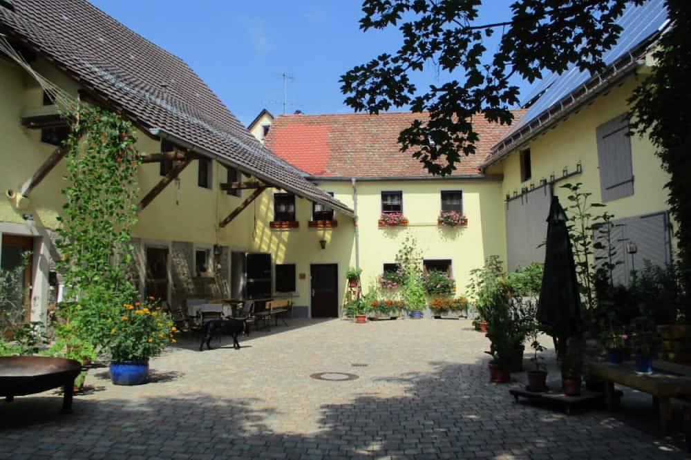 Ganze Wohnung, Neu gestaltetes Appartement (40qm) ideal für Familien für bis zu 4 Personen in Weikersheim, Taubertal