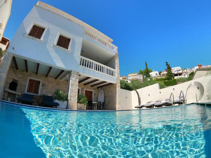 Villa pour 7 personnes, avec vue et piscine ainsi que jardin et sauna, animaux acceptés à Drage (Pakoštane)