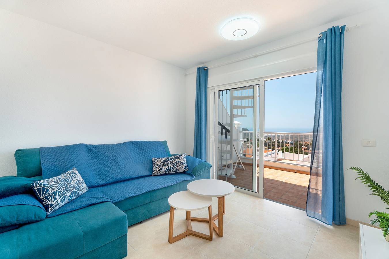 Entire apartment, Vacation Apartment 'Blue  with Amazing View' with Sea View, Shared Pool and Wi-Fi in Chayofa, Arona