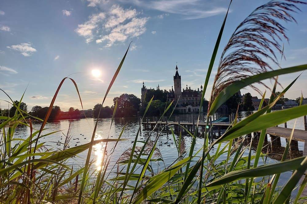 Ganze Wohnung, Zentrale Ferienwohnung am See und in Schlossnähe in Schwerin, Schweriner See