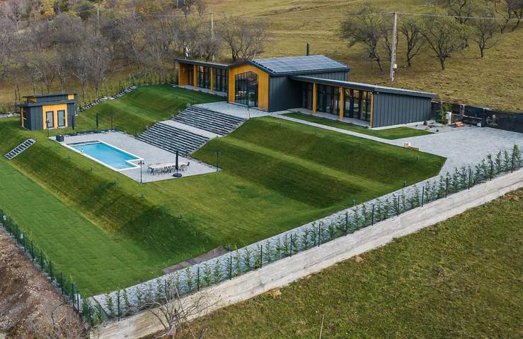 Gîte pour 14 personnes, avec Jacuzzi et Terrasse ainsi que Piscine et Sauna