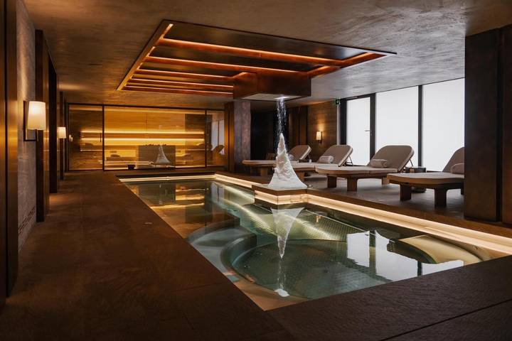 Hôtel pour 2 personnes, avec terrasse et piscine ainsi que vue et sauna