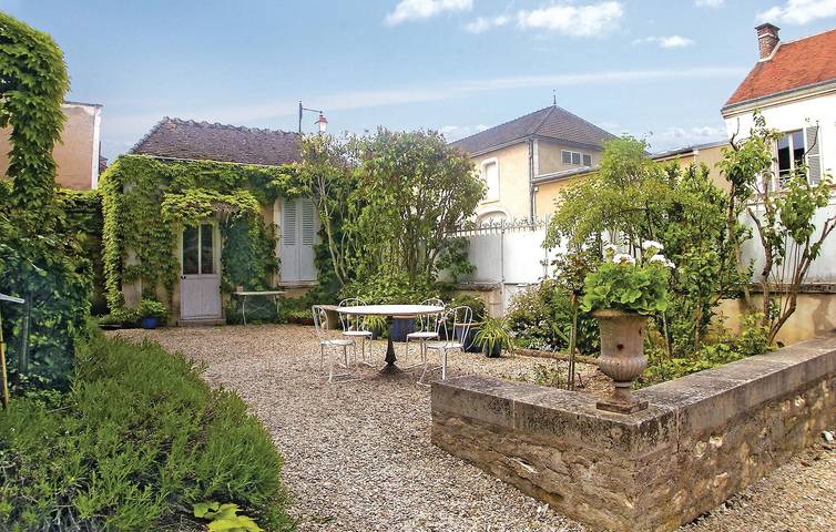 Location de vacances pour 6 personnes, avec jardin à Chablis - 2