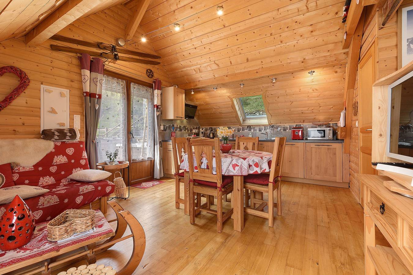 Cozy chalet with stunning mountain views – perfect for families or friends in Gèdre, Pyrenéernas nationalpark