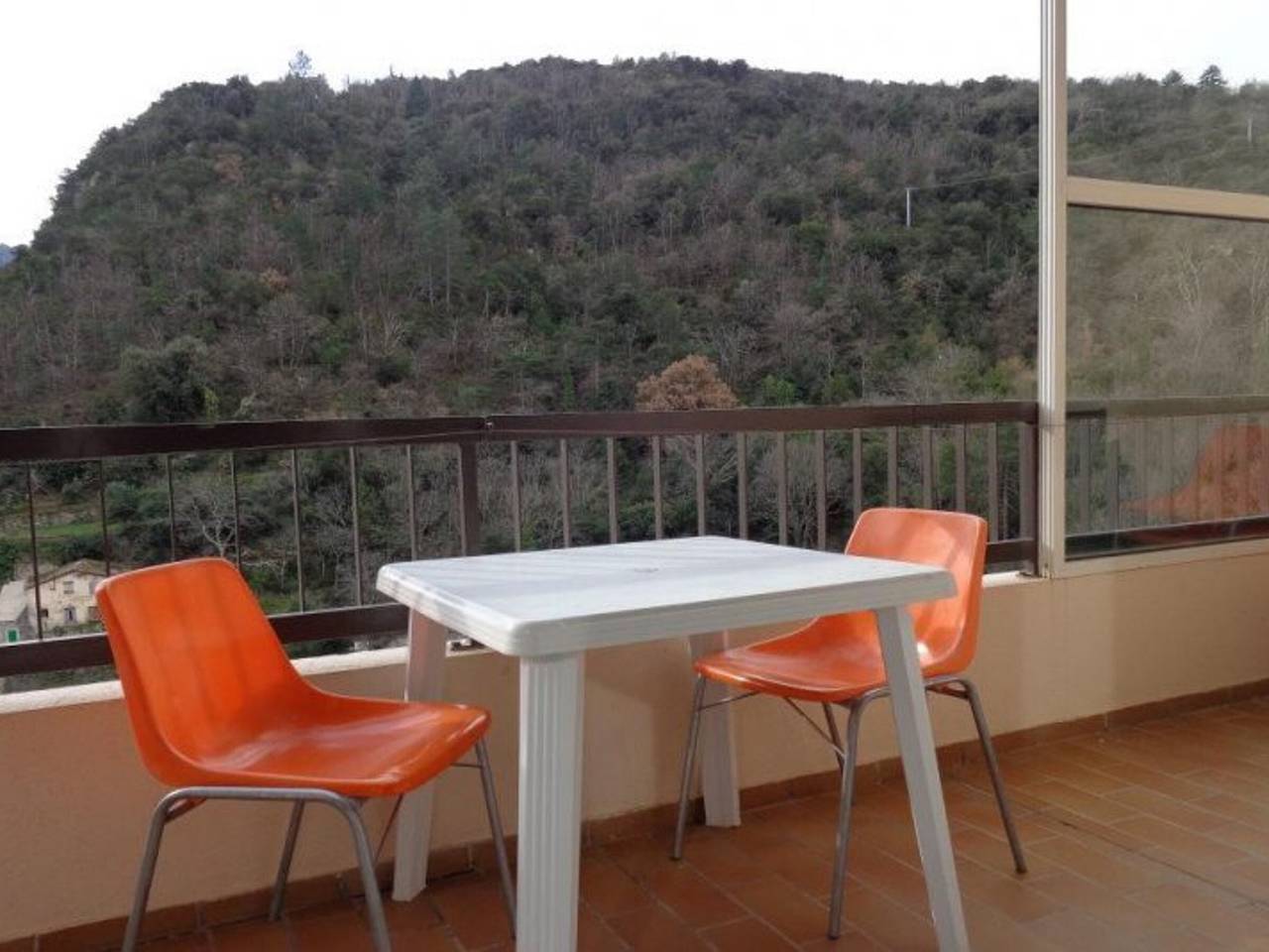 Entire studio, Cozy Studio in Amélie-les-Bains, Balcony, Wifi, Parking, Near Spa & Center in Amélie-les-Bains-Palalda, Céret region