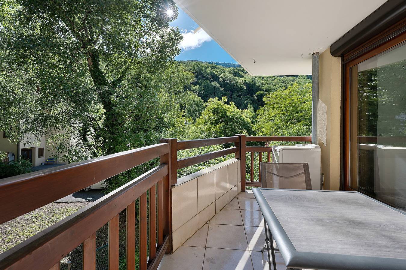 Entire apartment, “Bel Appartement Au Calme” with Balcony and Wi-Fi in Aigueblanche, Savoie
