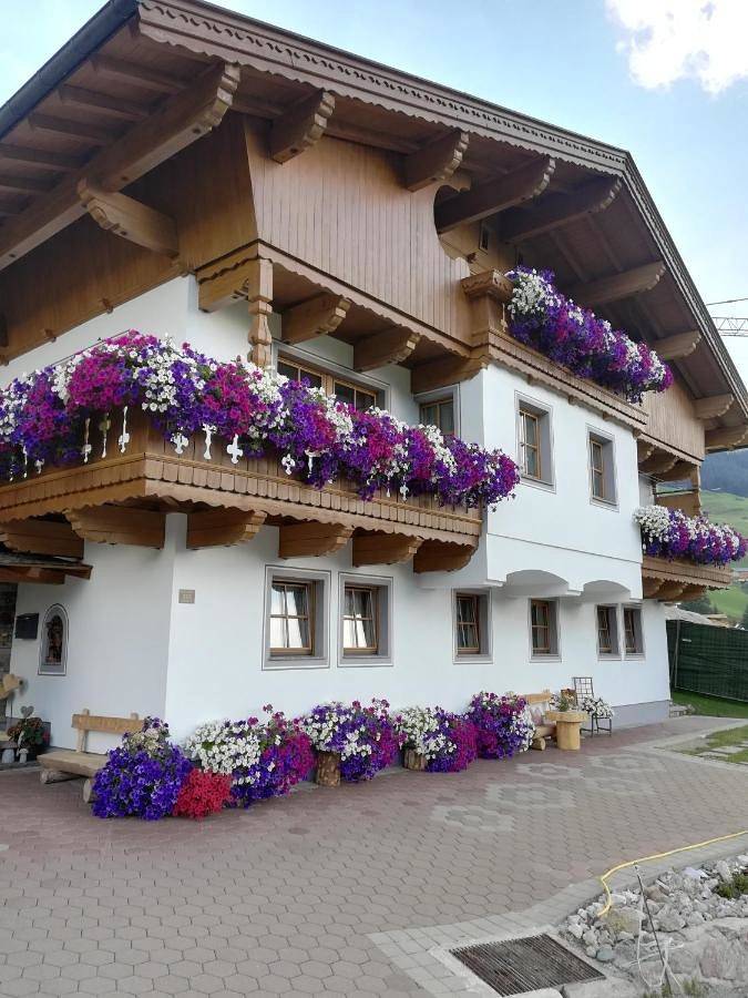 Ganze Wohnung, Apartment with Mountain View in Tuxer Alpen, Hintertux