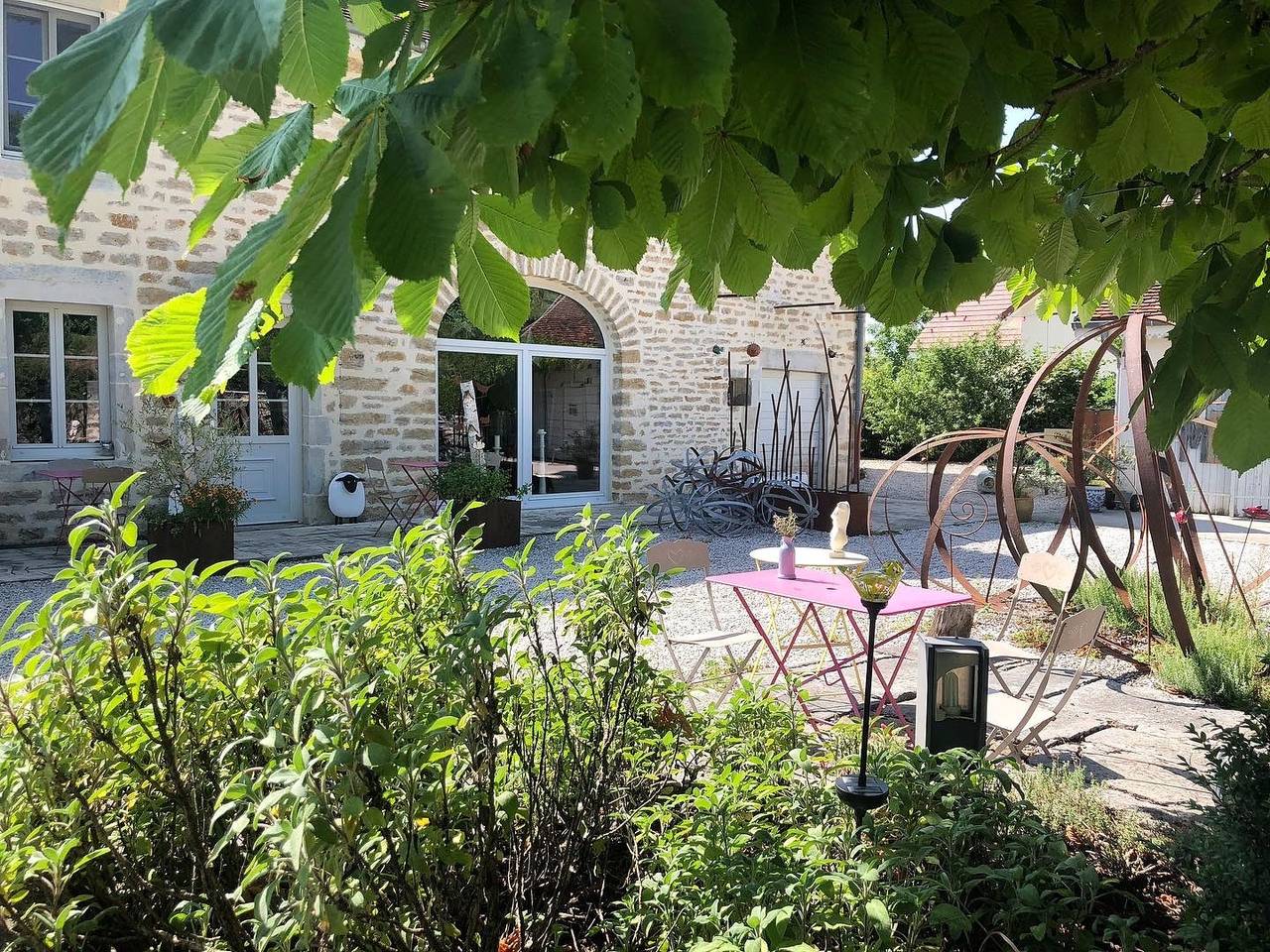 L'Entre-Coeur - Chambre Derrière la Tour in Menétru-le-Vignoble, Jura Francais