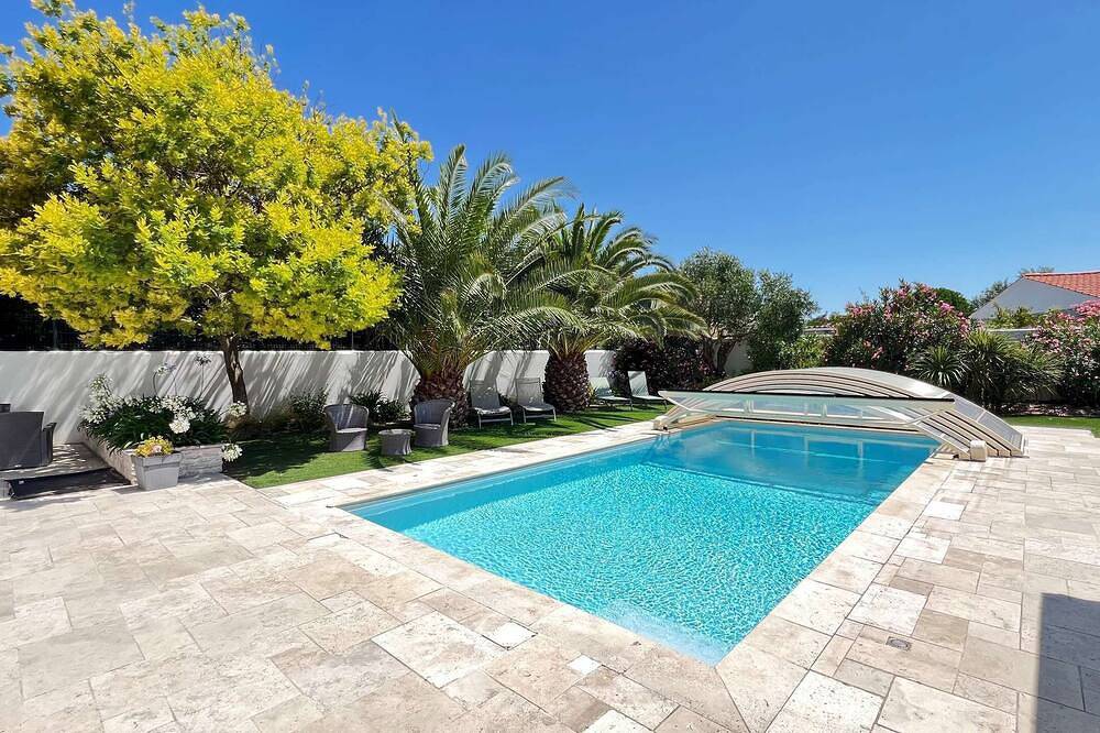 Superb villa with heated pool near the beach in Rivedoux-Plage, Ile de Re