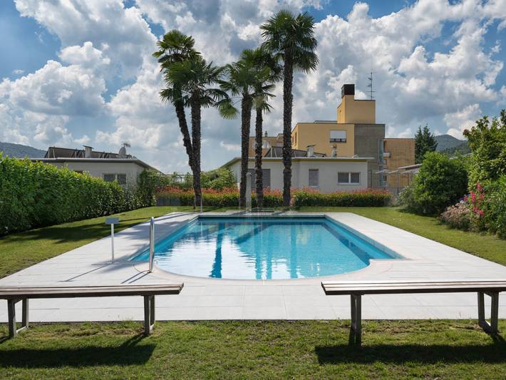 Ferienwohnung für 3 Personen, mit Balkon und Terrasse sowie Garten und Pool