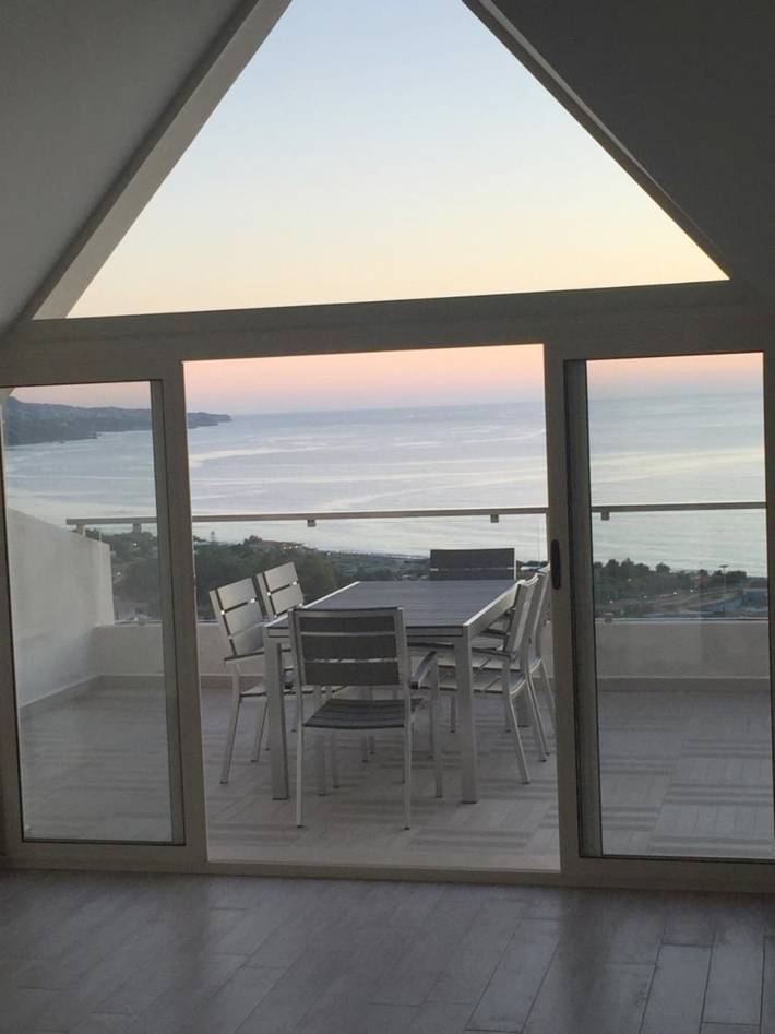 Location de vacances pour 5 personnes, avec terrasse ainsi que piscine et vue, animaux acceptés à Zambrone - 3