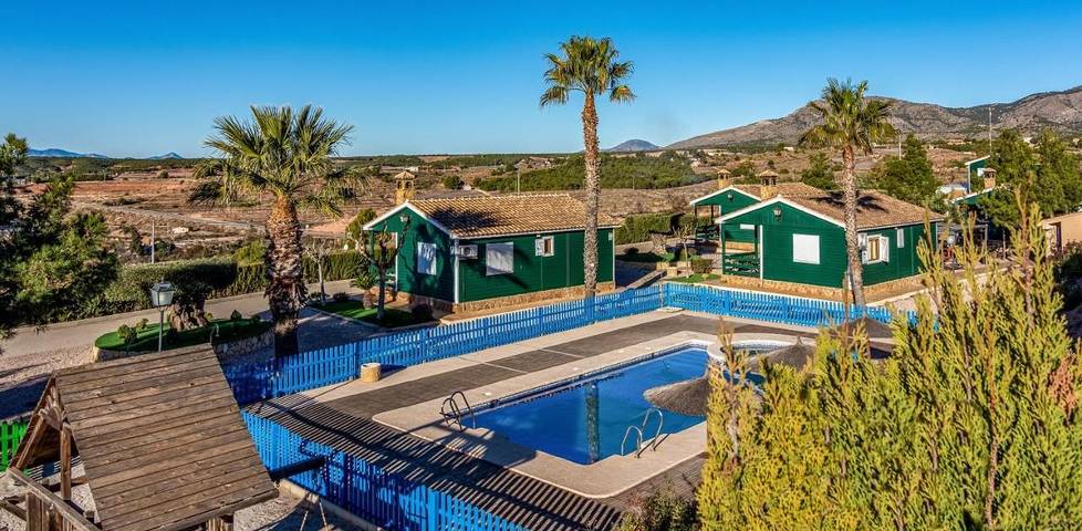 Apartamento de vacaciones para 4 personas, con jardín además de jacuzzi y piscina - 1