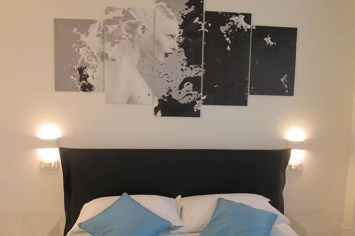 Apartamento entero, Apartamento moderno y luminoso cerca del lago, WiFi, aire acondicionado, jardín, garaje in Riva del Garda, Montañas Garda
