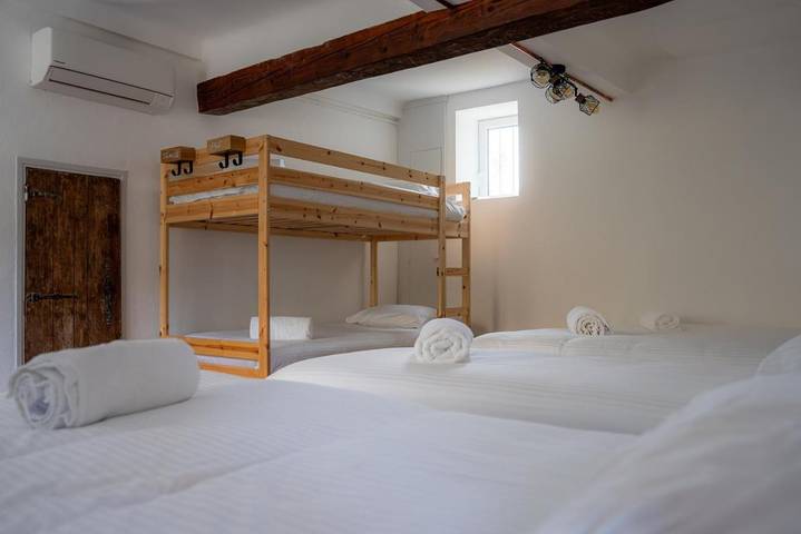 Maison d’hôte pour 7 personnes, avec Vue à Solliès-Pont