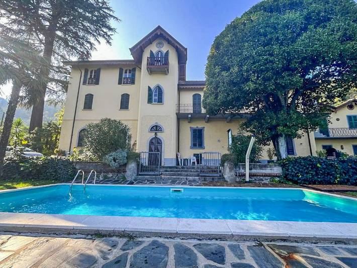 Appartamento intero, Appartamento vacanze per 4 persone con piscina in Lesa, Lago Maggiore (Piemonte)