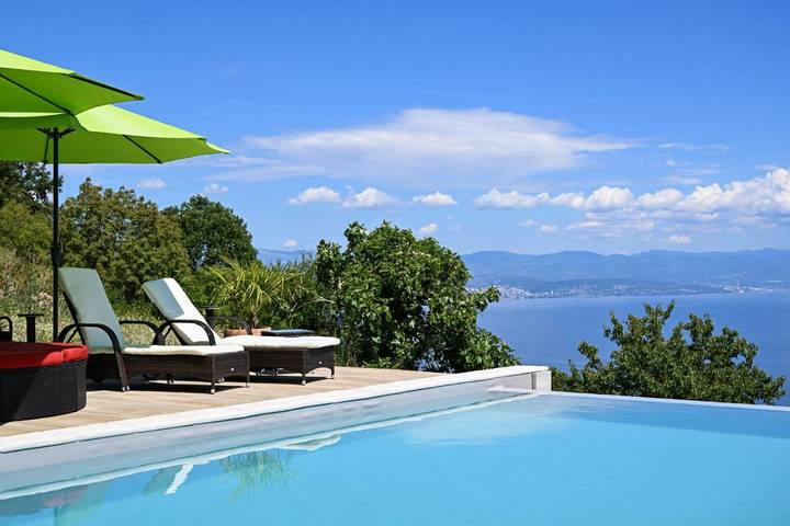 Ferienhaus für 4 Personen, mit Pool und Sauna sowie Garten und Ausblick, mit Haustier in Lovran