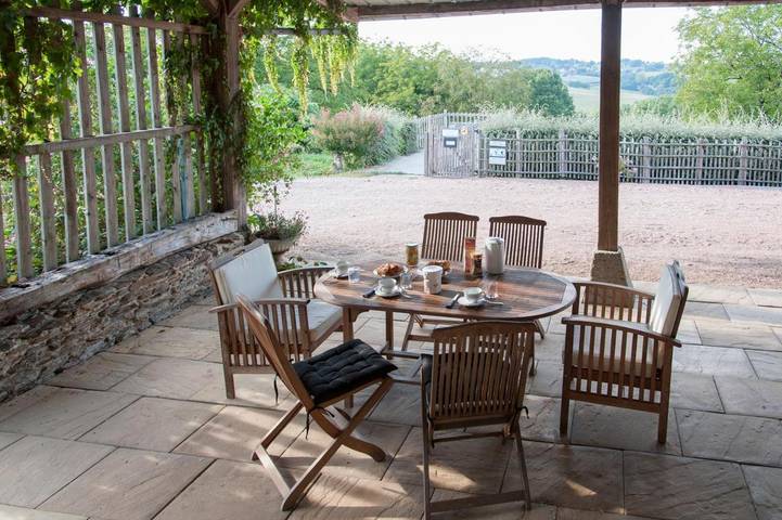 Location de vacances pour 6 personnes, avec piscine ainsi que vue et jardin à Sarrazac - 3