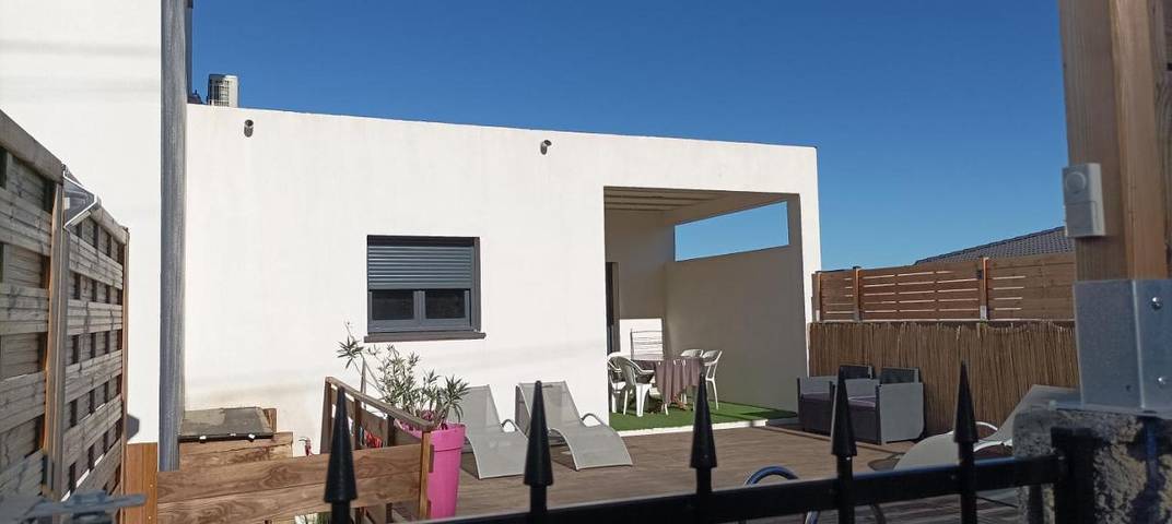 Location de vacances pour 6 personnes, avec vue ainsi que piscine et terrasse à Ribaute-les-Tavernes - 3