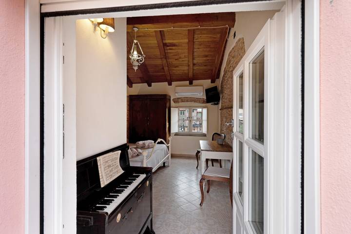 Room 'Stanza Della Musica' with Sea View, Shared Terrace and Wi-Fi in Peagna (Ceriale), Ceriale
