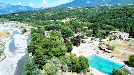 Camping für 6 Personen, mit Pool und Terrasse in Alpes-de-Haute-Provence