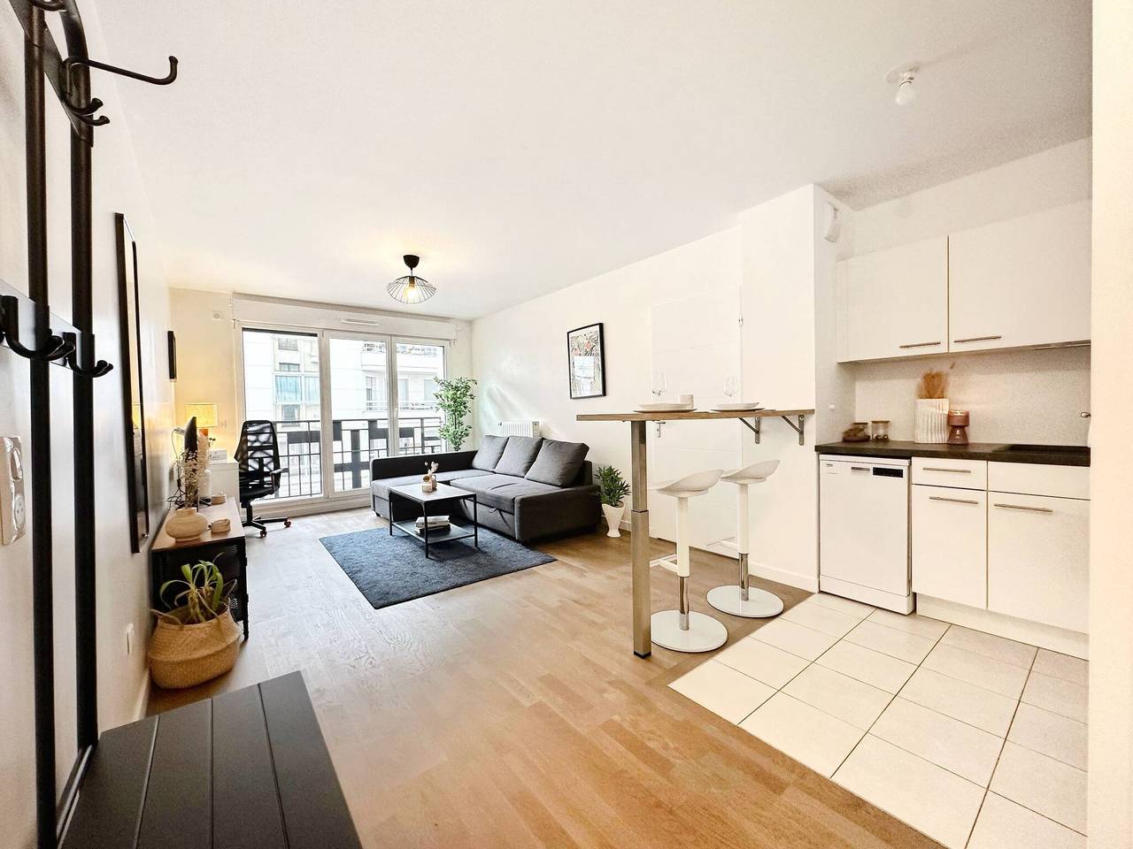 Apartamento entero, L'Ensoleillé Levallois — Apartamento cerca del metro in Levallois-Perret, Altos del Sena