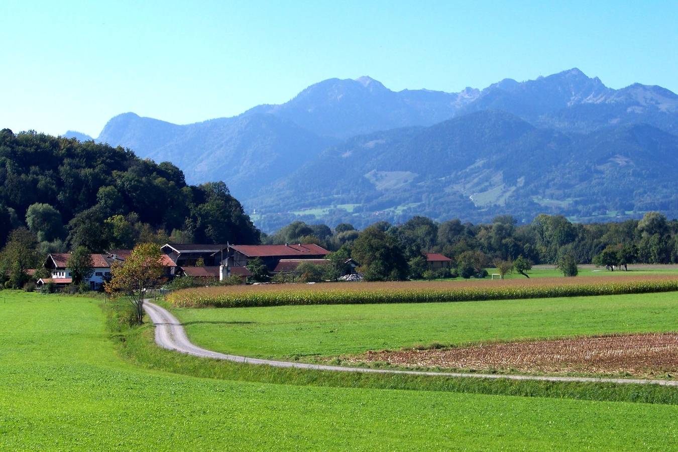 Ganze Ferienwohnung, Niederauer Hof - Doppelzimmer mit Dusche und Wc, Sitzgruppe, Tv in Neubeuern, Bayerische Alpen