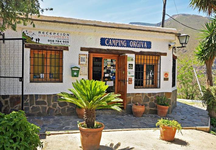 Bungalow para 2 personas, con Terraza y Jardín además de Piscina para niños y Piscina en Alpujarras