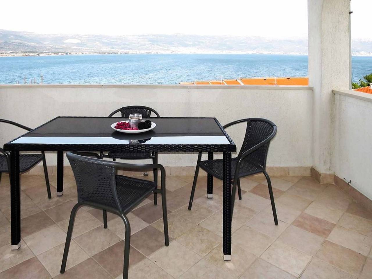 Ganze Wohnung, Einzimmer-Apartment mit Gemeinschaftspool in Arbanija, Ciovo