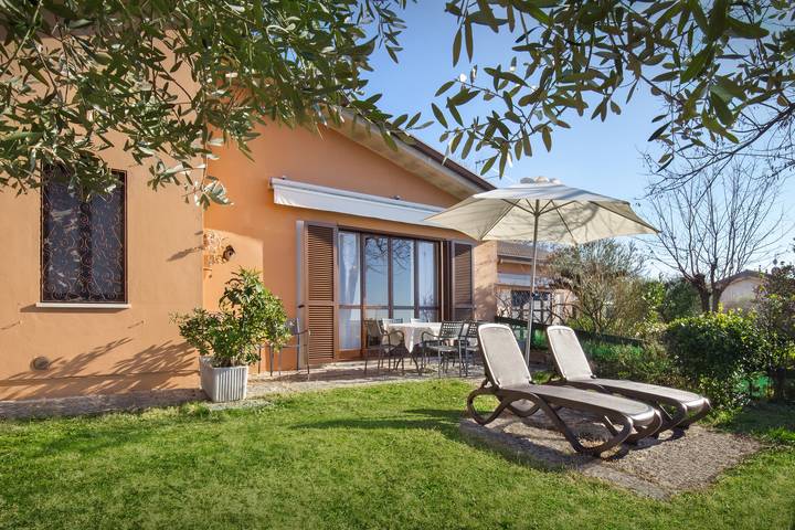 Ferienwohnung für 4 Personen, mit Garten und Seeblick sowie Terrasse, mit Haustier in Bardolino