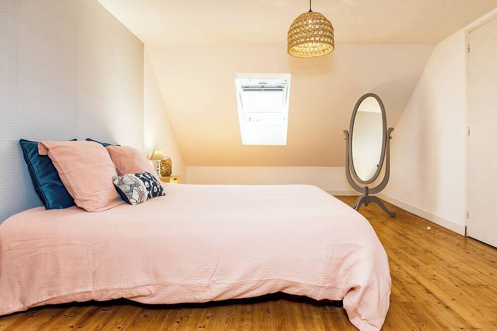 Charmante Maison Bretonne Nichée Dans un Cadre Bucolique, à Proximité de la Mer in Plouescat, Ceinture Dorée