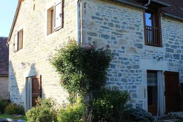 Gîte pour 4 personnes, avec piscine et jardin à BIO