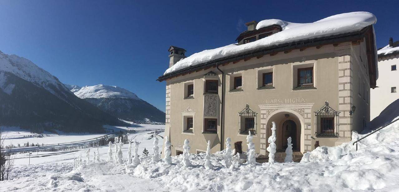 Ganze Ferienwohnung, Appartement "Chesa Larschigna" 200 Meter zur Piste in Zuoz, Oberengadin
