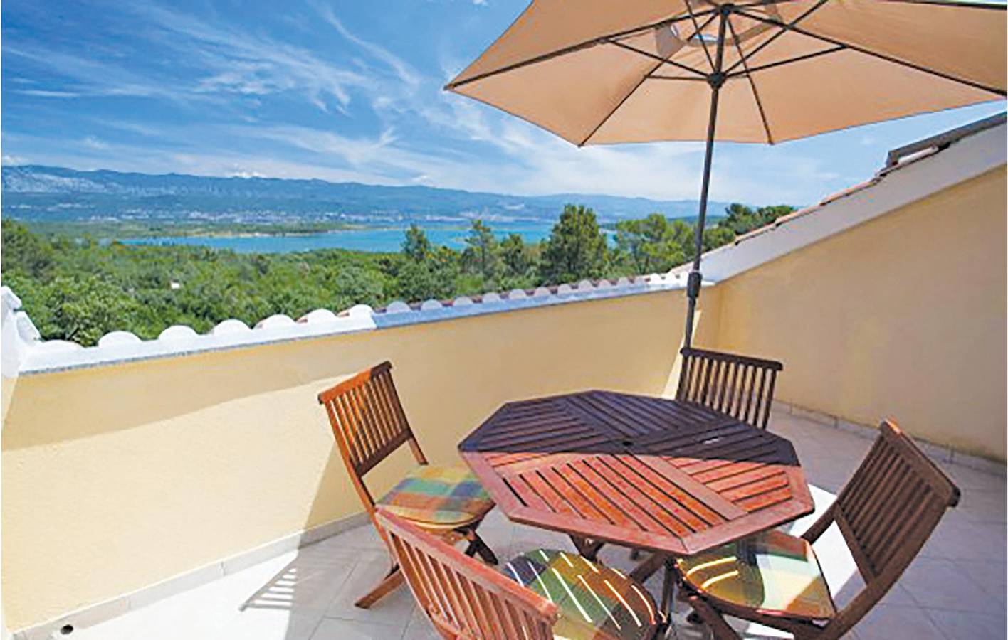 Ganze Ferienwohnung, Ferienwohnung für 4 Personen mit Terrasse in Cizici, Krk
