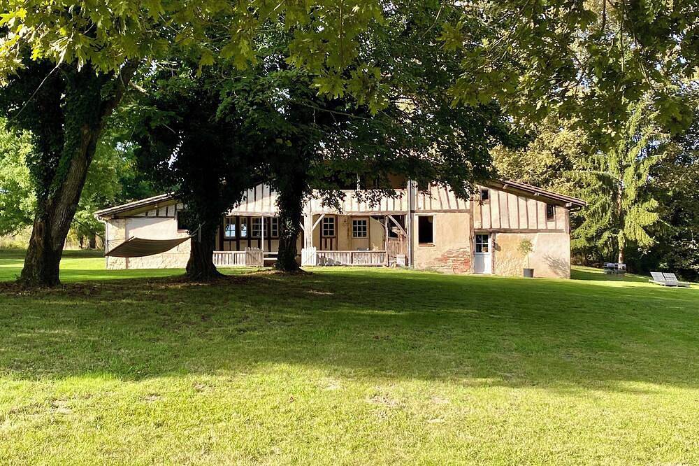 Domaine Bourgade. Room in typical Landaise / breakfast. in Betbezer-d'Armagnac, Landes