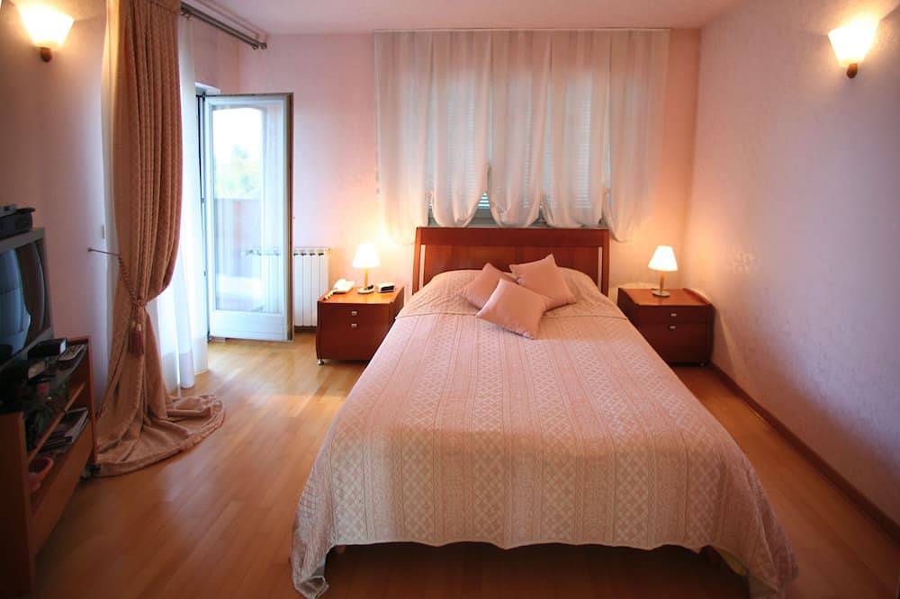 Dream villa with large swimming pool, 800m from the sea with 5 bedrooms 4 bathrooms in Mali Maj, Grad Poreč