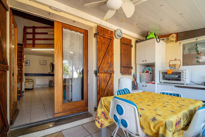 Ferienhaus 'Les Eaux Vives 1' mit Meerblick, Gemeinschaftspool und privater Terrasse in Saint Pierre la Mer, Fleury