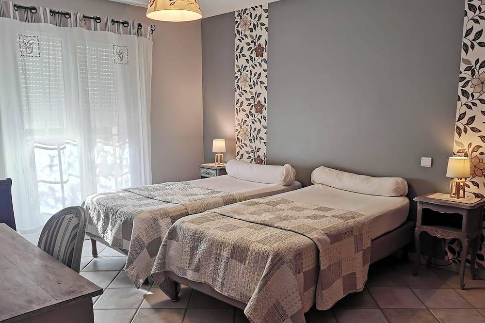 Maison familiale la Fraiseraie avec 5000 m2  de parc arboré in Carpentras, Vaucluse