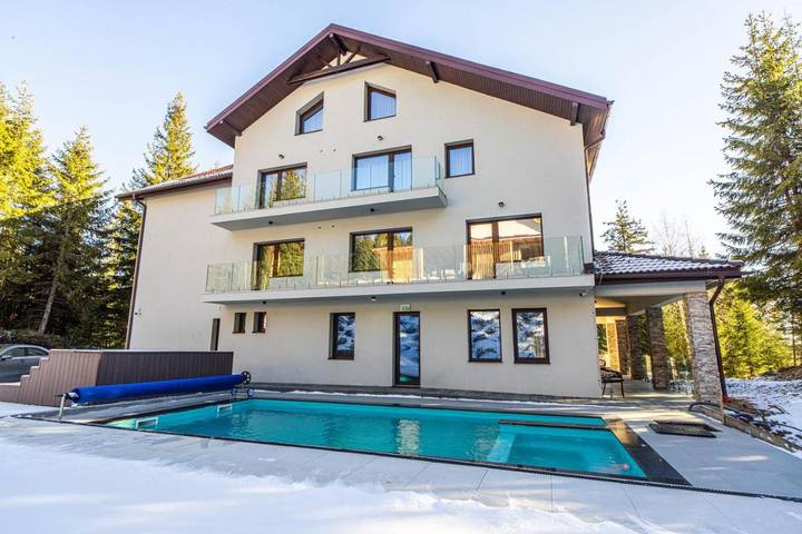 Villa pour 33 personnes, avec Balcon et Jacuzzi ainsi que Terrasse et Jardin en Roumanie - 2