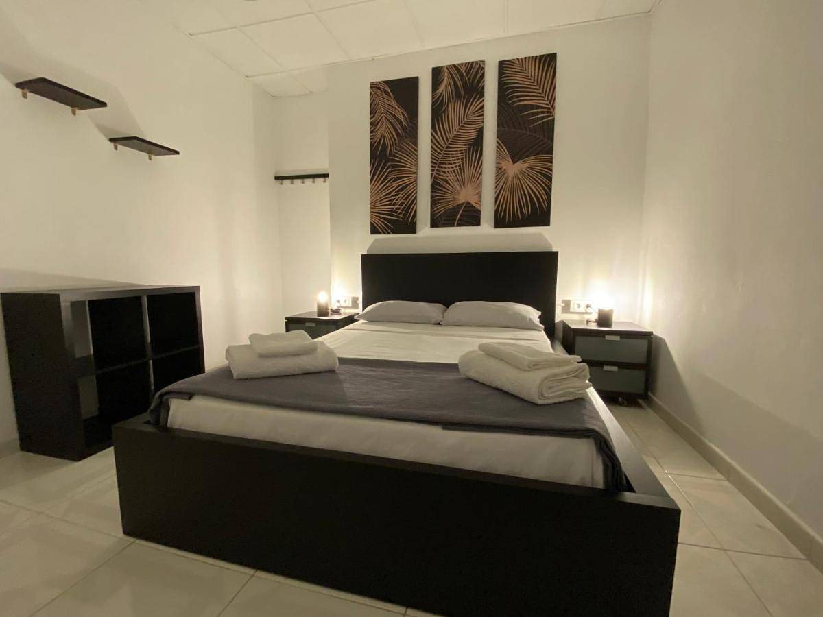 Comfort Room Aire Conditioner in Apartment Shared in playa las vistas Los Cristianos Habitaciones, Stanza in Playa de las Américas, Arona 