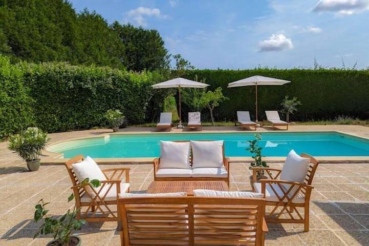 Location de vacances pour 12 personnes, avec Terrasse ainsi que Jardin et Piscine à Josnes