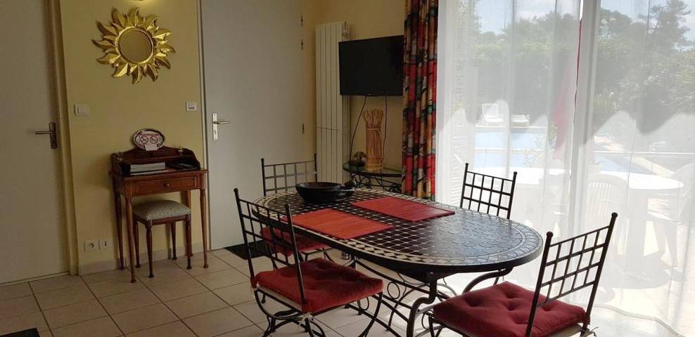 Gîte pour 2 personnes, avec piscine ainsi que jardin et vue à Saint-Gély-du-Fesc - 3